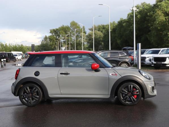 Mini Hatch III (F55/F56) Рестайлинг с пробегом 2019 года, цена 2 690 000 рублей, 100435 км, хэтчбек, Автокод Объявления