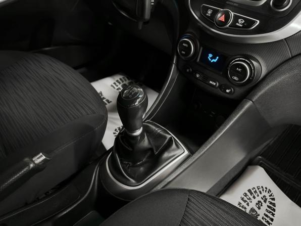 Hyundai Solaris I Рестайлинг с пробегом 2015 года, цена 687 800 рублей, 242540 км, седан, Автокод Объявления