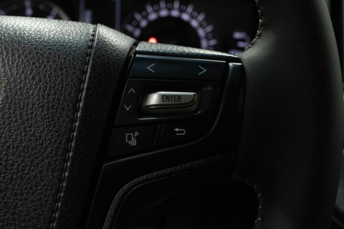 Toyota Land Cruiser 200 Series Рестайлинг 2 с пробегом 2015 года, цена 4 789 000 рублей, 324353 км, внедорожник, Автокод Объявления