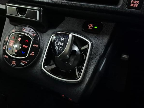 Toyota Noah III (R80) с пробегом 2014 года, цена 1 850 000 рублей, 262415 км, минивэн, Автокод Объявления