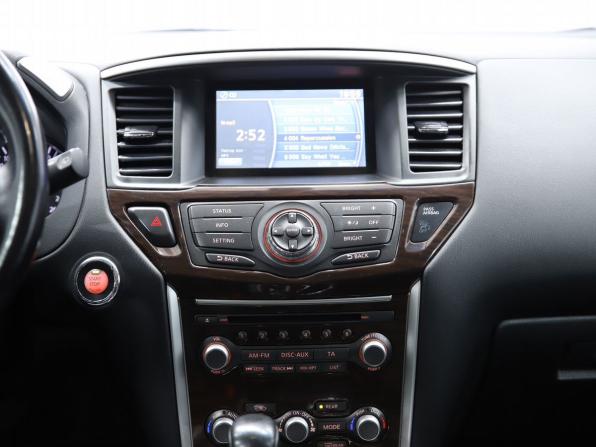 Nissan Pathfinder IV с пробегом 2016 года, цена 1 690 000 рублей, 140210 км, внедорожник, Автокод Объявления