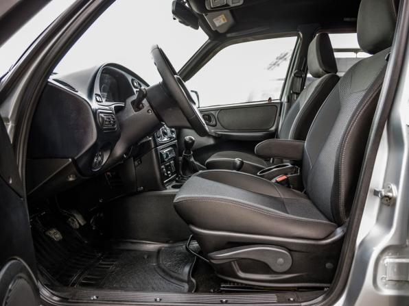 Chevrolet Niva I Рестайлинг с пробегом 2017 года, цена 918 000 рублей, 27335 км, внедорожник, Автокод Объявления