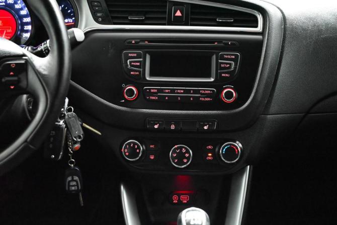 Kia Ceed II Рестайлинг с пробегом 2015 года, цена 900 000 рублей, 137727 км, хэтчбек, Автокод Объявления