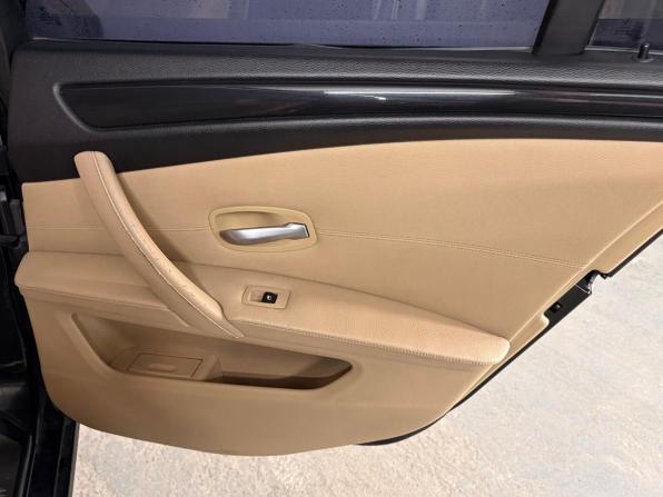 BMW 5 серии V (E60/E61) Рестайлинг с пробегом 2009 года, цена 950 000 рублей, 233615 км, седан, Автокод Объявления