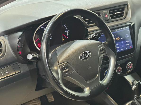 Kia Rio III Рестайлинг с пробегом 2015 года, цена 990 000 рублей, 71748 км, седан, Автокод Объявления