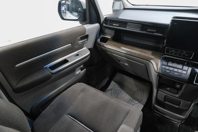 Honda Stepwgn V Рестайлинг с пробегом 2019 года, цена 1 969 000 рублей, 104000 км, минивэн, Автокод Объявления