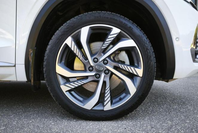 Geely Monjaro I с пробегом 2023 года, цена 3 050 000 рублей, 89243 км, внедорожник, Автокод Объявления