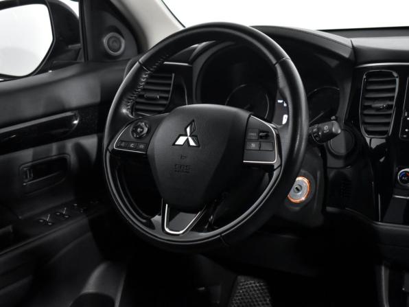 Mitsubishi Outlander III Рестайлинг 3 с пробегом 2022 года, цена 2 650 000 рублей, 63460 км, внедорожник, Автокод Объявления