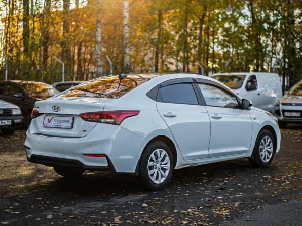 Hyundai Solaris II с пробегом 2018 года, цена 1 077 000 рублей, 153558 км, седан, Автокод Объявления
