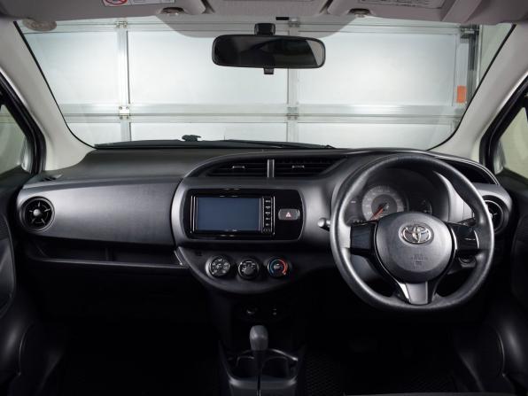 Toyota Vitz III (XP130) Рестайлинг 2 с пробегом 2017 года, цена 929 999 рублей, 67917 км, хэтчбек, Автокод Объявления