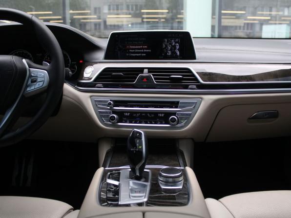 BMW 7 серии VI (G11/G12) с пробегом 2015 года, цена 2 577 000 рублей, 222682 км, седан, Автокод Объявления