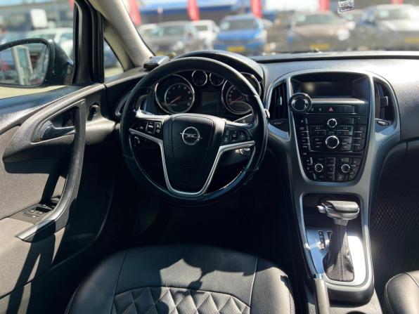 Opel Astra J Рестайлинг с пробегом 2012 года, цена 700 000 рублей, 221000 км, хэтчбек, Автокод Объявления