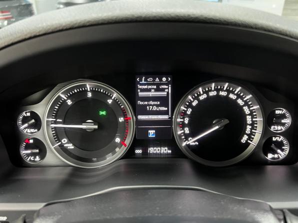 Toyota Land Cruiser 200 Series Рестайлинг 2 с пробегом 2018 года, цена 5 880 000 рублей, 190000 км, внедорожник, Автокод Объявления