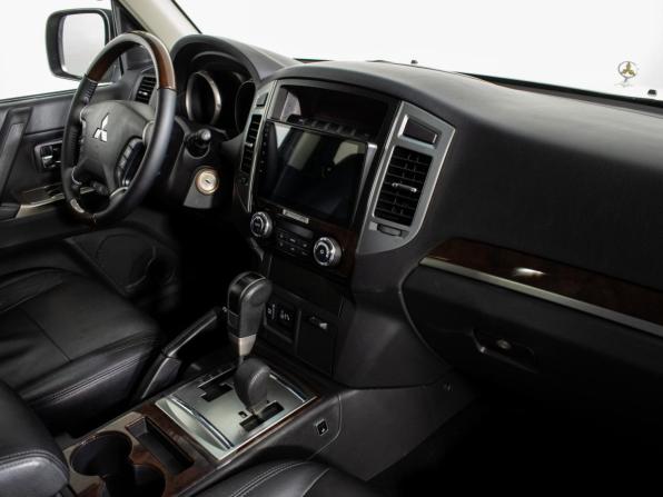 Mitsubishi Pajero IV Рестайлинг 2 с пробегом 2019 года, цена 3 350 000 рублей, 90000 км, внедорожник, Автокод Объявления