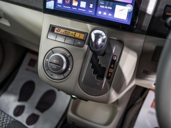 Toyota Passo Sette с пробегом 2009 года, цена 1 025 000 рублей, 96864 км, компактвэн, Автокод Объявления