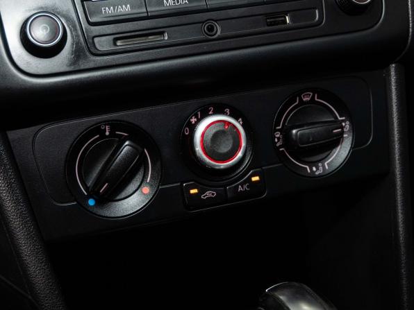 Volkswagen Polo V Рестайлинг с пробегом 2017 года, цена 988 000 рублей, 188000 км, седан, Автокод Объявления