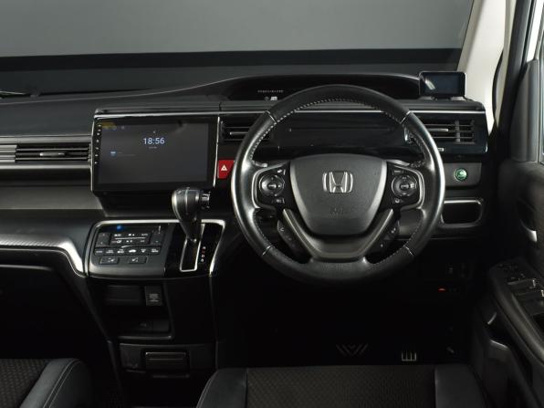 Honda Stepwgn V Рестайлинг с пробегом 2017 года, цена 2 275 995 рублей, 121736 км, минивэн, Автокод Объявления