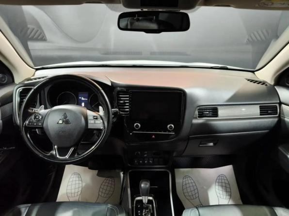 Mitsubishi Outlander III Рестайлинг 3 с пробегом 2020 года, цена 2 435 000 рублей, 111257 км, внедорожник, Автокод Объявления