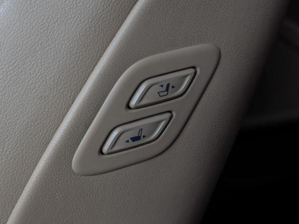 Hyundai Genesis II с пробегом 2014 года, цена 1 950 000 рублей, 172461 км, седан, Автокод Объявления