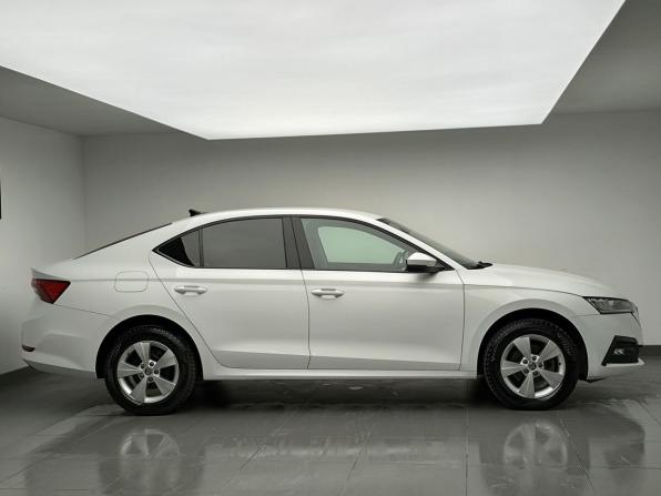 Skoda Octavia IV (A8) с пробегом 2021 года, цена 2 284 000 рублей, 51704 км, лифтбек, Автокод Объявления