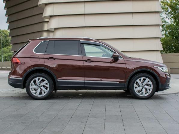 Volkswagen Tiguan II Рестайлинг с пробегом 2021 года, цена 2 850 000 рублей, 93000 км, внедорожник, Автокод Объявления