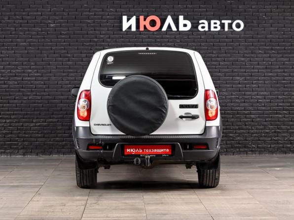 Chevrolet Niva I Рестайлинг с пробегом 2018 года, цена 675 000 рублей, 130904 км, внедорожник, Автокод Объявления