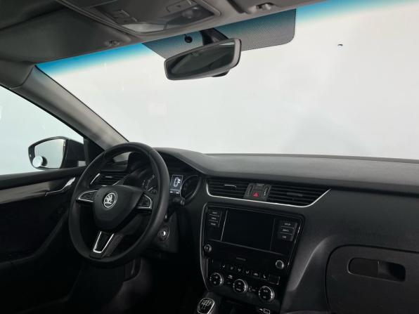 Skoda Octavia III (A7) Рестайлинг с пробегом 2018 года, цена 1 249 000 рублей, 180000 км, универсал, Автокод Объявления