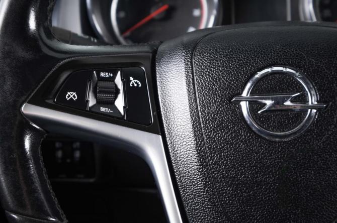 Opel Astra J Рестайлинг с пробегом 2012 года, цена 779 000 рублей, 221000 км, хэтчбек, Автокод Объявления