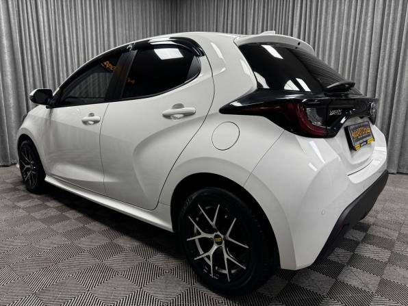 Toyota Yaris IV с пробегом 2021 года, цена 1 380 000 рублей, 103149 км, хэтчбек, Автокод Объявления