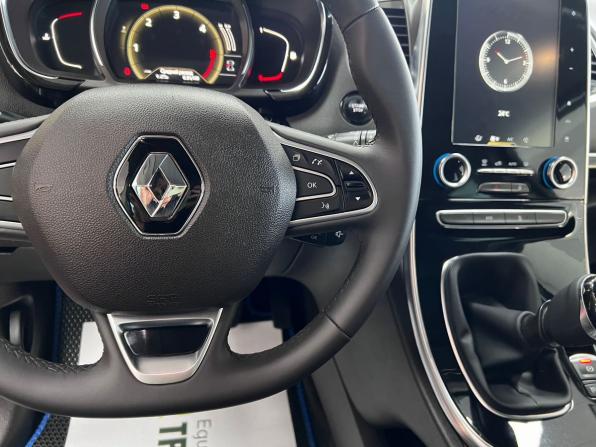 Renault Espace V с пробегом 2017 года, цена 1 595 000 рублей, 181926 км, минивэн, Автокод Объявления