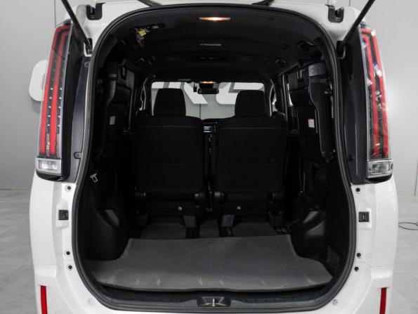Toyota Noah III (R80) Рестайлинг с пробегом 2018 года, цена 2 550 000 рублей, 64392 км, минивэн, Автокод Объявления