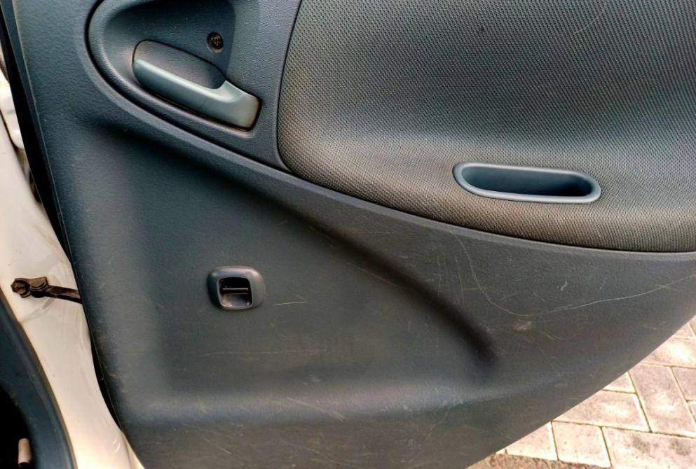 Toyota Vitz I (P10) Абакан  - изображение 12