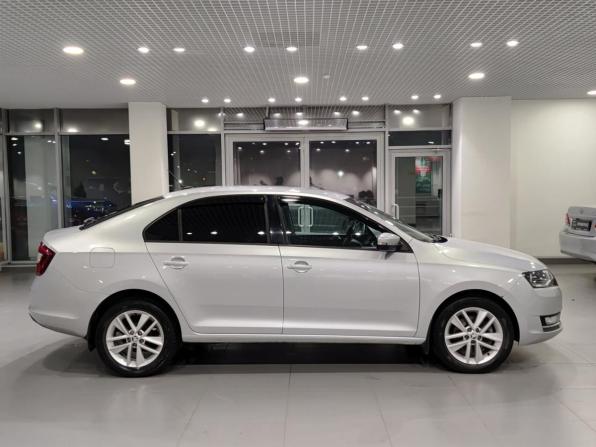 Skoda Rapid I Рестайлинг с пробегом 2019 года, цена 1 324 000 рублей, 175481 км, лифтбек, Автокод Объявления