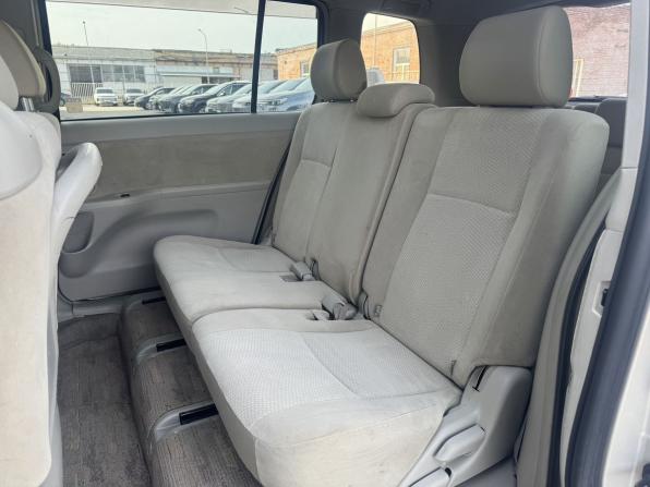 Toyota ISis I Рестайлинг с пробегом 2011 года, цена 1 050 000 рублей, 156159 км, компактвэн, Автокод Объявления