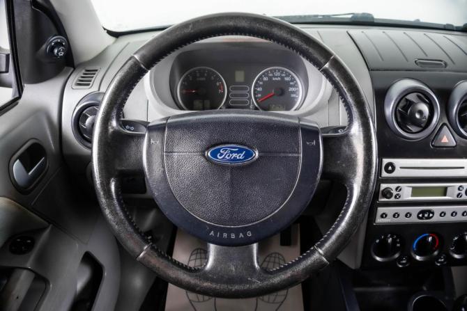 Ford Fusion I Рестайлинг с пробегом 2005 года, цена 429 000 рублей, 225000 км, хэтчбек, Автокод Объявления
