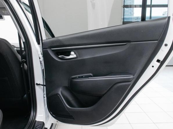 Kia Rio IV Рестайлинг с пробегом 2022 года, цена 2 236 000 рублей, 28826 км, хэтчбек, Автокод Объявления