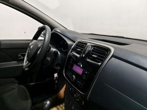 Renault Logan II с пробегом 2018 года, цена 899 000 рублей, 82000 км, седан, Автокод Объявления