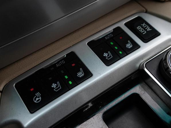 Toyota Land Cruiser 200 Series Рестайлинг 1 с пробегом 2012 года, цена 4 100 000 рублей, 212370 км, внедорожник, Автокод Объявления