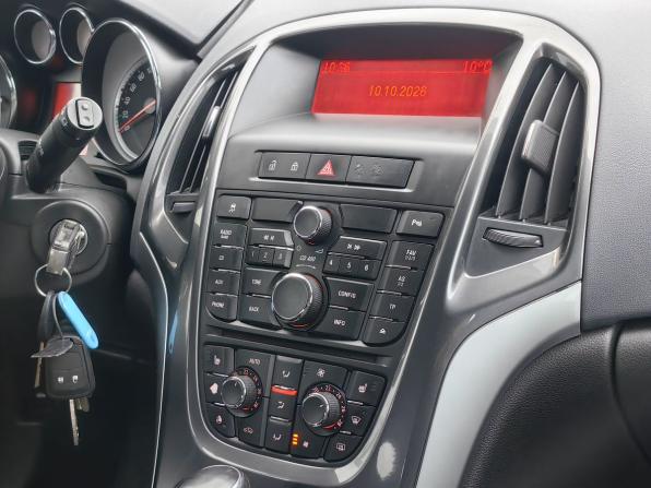 Opel Astra J Рестайлинг с пробегом 2013 года, цена 749 000 рублей, 158000 км, хэтчбек, Автокод Объявления