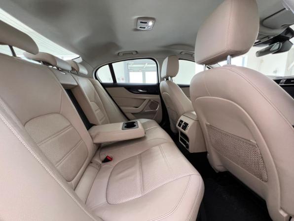 Jaguar XE I Рестайлинг с пробегом 2019 года, цена 2 490 000 рублей, 130000 км, седан, Автокод Объявления