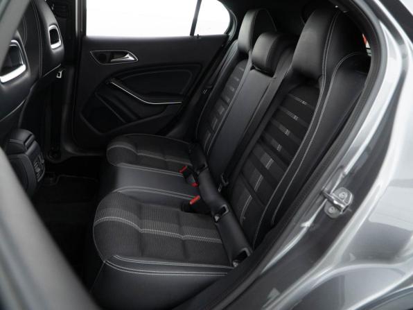 Mercedes-Benz GLA I (X156) Рестайлинг с пробегом 2019 года, цена 2 970 111 рублей, 41944 км, внедорожник, Автокод Объявления