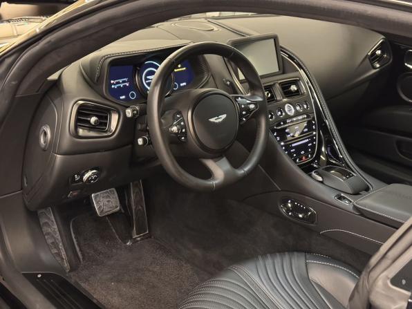 Aston Martin DB11 I с пробегом 2017 года, цена 18 200 000 рублей, 5188 км, купе, Автокод Объявления