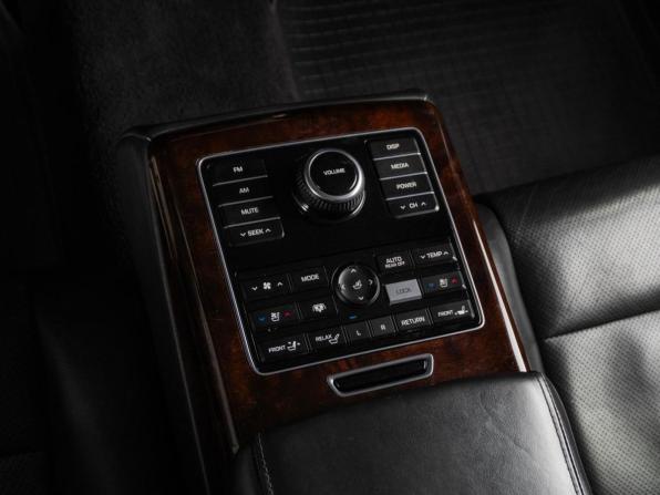 Hyundai Equus II Рестайлинг с пробегом 2013 года, цена 1 719 000 рублей, 205636 км, седан, Автокод Объявления