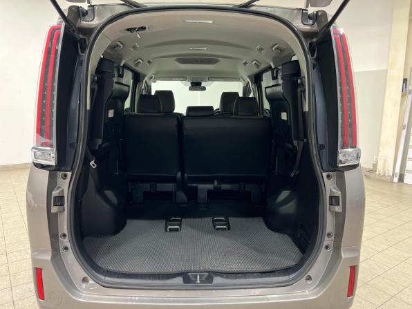 Toyota Noah III (R80) Рестайлинг с пробегом 2018 года, цена 2 150 000 рублей, 125000 км, минивэн, Автокод Объявления