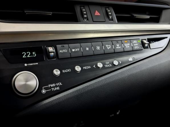 Lexus ES VII с пробегом 2021 года, цена 4 400 000 рублей, 61510 км, седан, Автокод Объявления