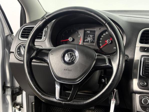 Volkswagen Polo V Рестайлинг с пробегом 2017 года, цена 1 275 000 рублей, 99315 км, седан, Автокод Объявления