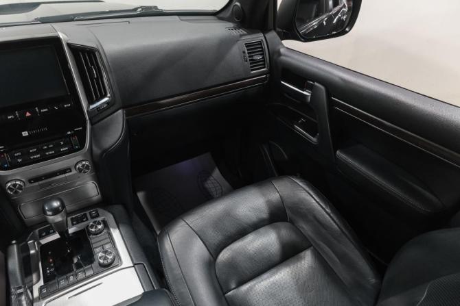 Toyota Land Cruiser 200 Series Рестайлинг 2 с пробегом 2015 года, цена 4 619 000 рублей, 211000 км, внедорожник, Автокод Объявления