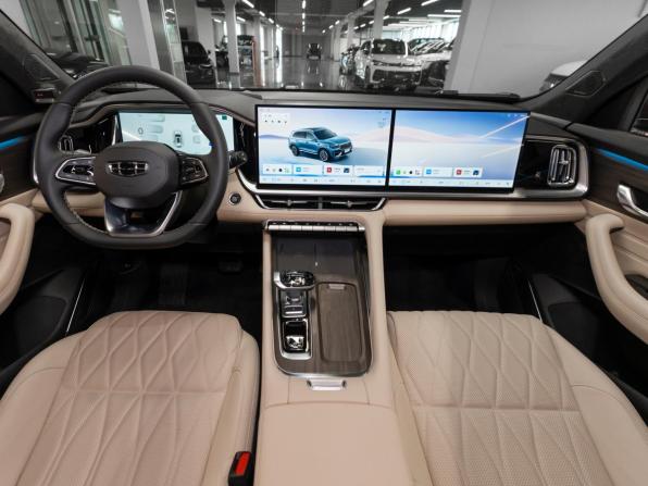 Geely Monjaro I Рестайлинг 2 с пробегом 2025 года, цена 4 000 000 рублей, 50 км, внедорожник, Автокод Объявления