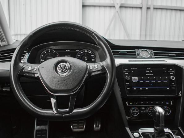 Volkswagen Passat B8 с пробегом 2019 года, цена 2 200 000 рублей, 71191 км, седан, Автокод Объявления