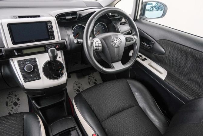 Toyota Wish II Рестайлинг с пробегом 2016 года, цена 1 749 000 рублей, 114300 км, минивэн, Автокод Объявления